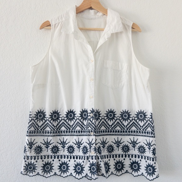 Sleeveless Collared White Button Up Top with Navy Embroidery XL - Picture 1 of 4